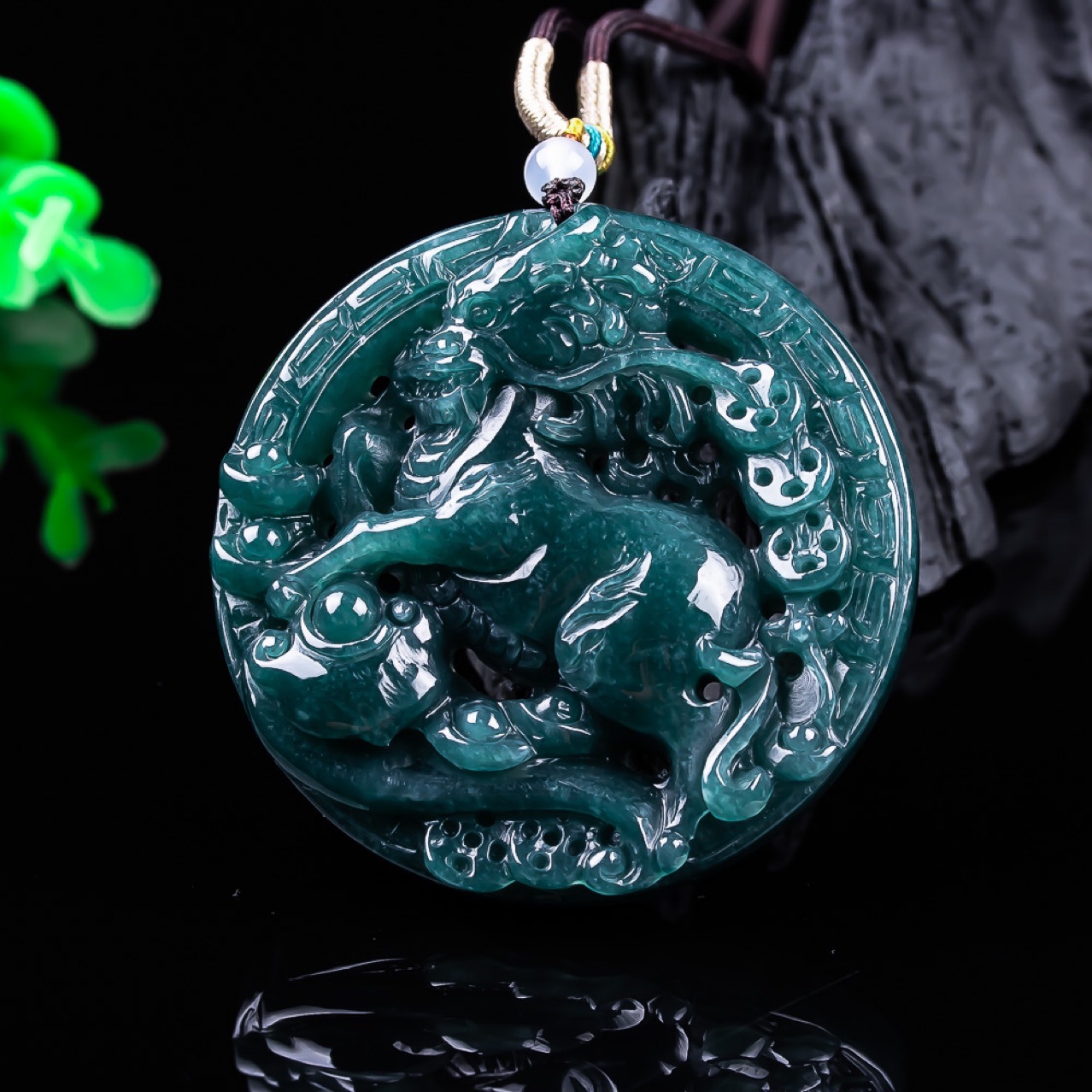Woman Accessory - Pingente de Dragão em Jadeite Birmanês,