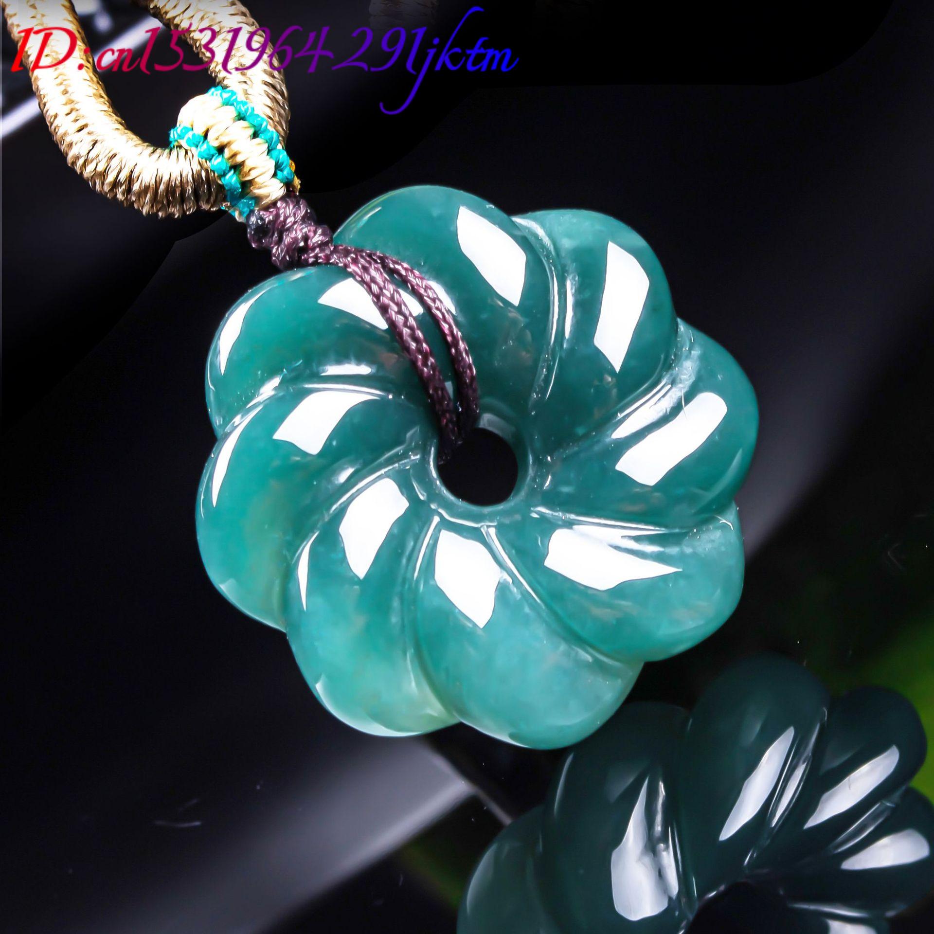 Colar com Pingente de Flor de  - Woman Accessory avaliação e preço